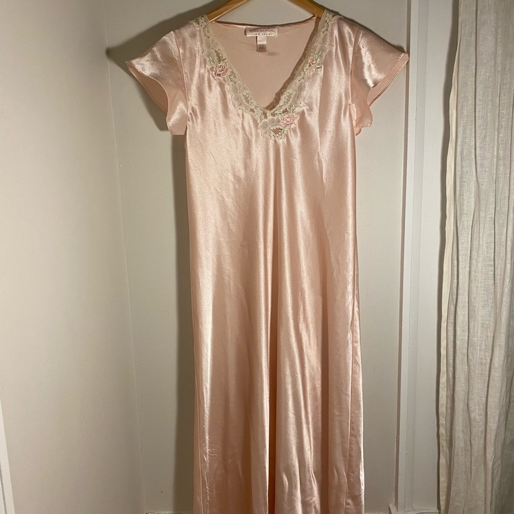 Beautiful Oscar de la Renta pink silk slip